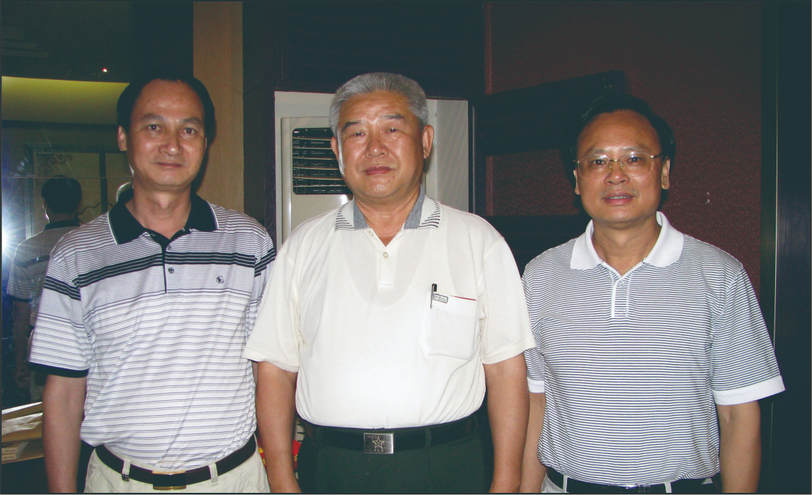 廣西區發改委領導陪同中國人民解放軍總參謀部政治部主任賈雪陽軍（照片中）到公司實地考察，并給予“好安節電器”高度評價