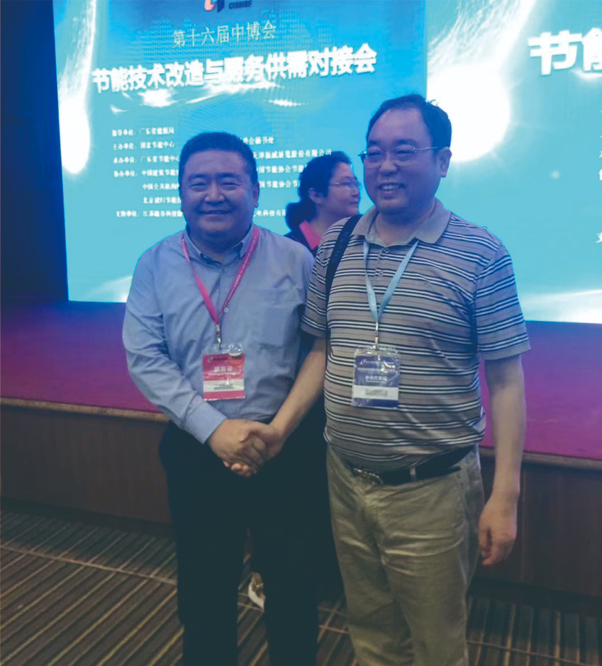 國家節能中心副主任史作廷和公司董事長陳程合影并給予“好安節電”高度好評